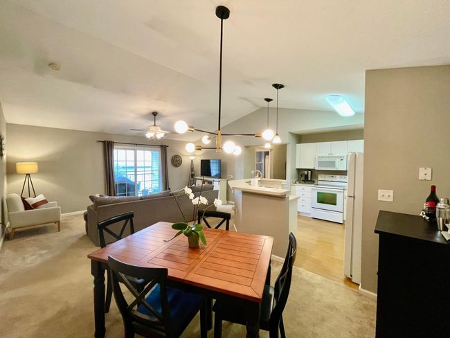 647 Spring Valley Dr, Condo with 2 bedrooms, 2 bathrooms and null parking in Lewis Center OH | Image 12