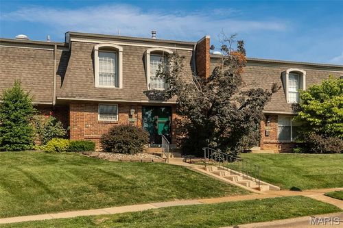 4327 Chateau De Ville Drive, St Louis, MO, 63129 | Card Image