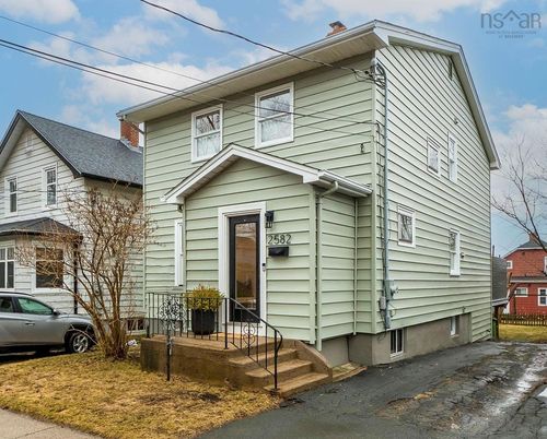 2582 Elm St, Halifax, NS, B3L2Y4 | Card Image