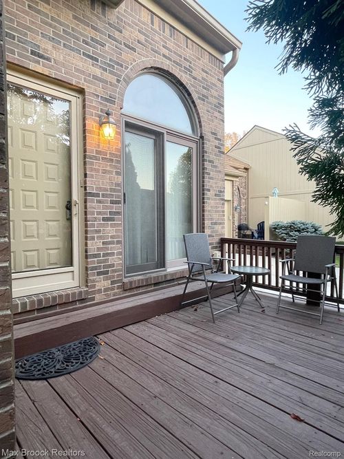 2201 Siboney Ct, Rochester Hills, MI, 48309-3749 | Card Image