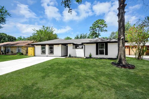 6314 Silver Chalice Dr, Houston, TX, 77088-6424 | Card Image