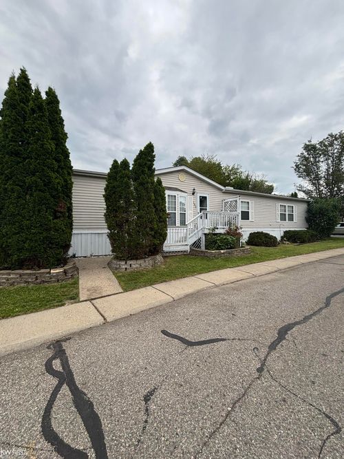 2500 Mann Rd, Waterford, MI, 48329 | Card Image