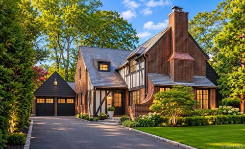 87 Bellows Ln, Manhasset, NY, 11030-2627 | Card Image