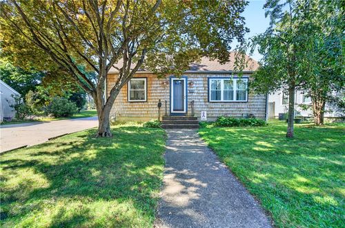 333 Maple St, Warwick, RI, 02888-3212 | Card Image