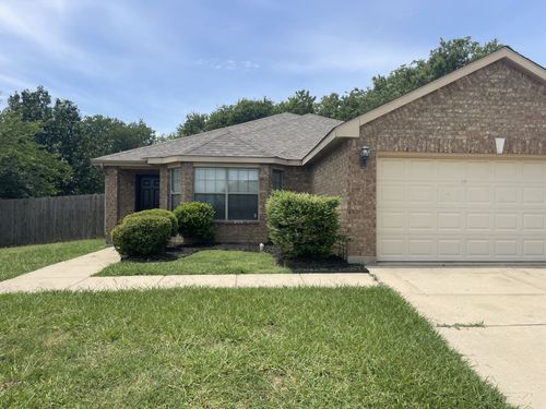 7404 Fossil Creek Dr, Arlington, TX, 76002-4755 | Card Image