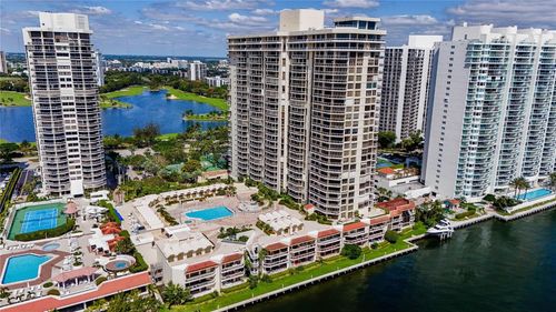 510-20191 E Country Club Dr, Miami, FL, 33180-3012 | Card Image