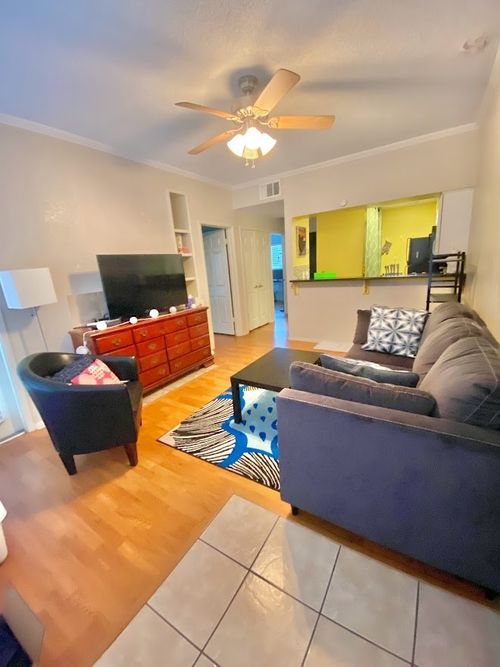 apt-215-807 W 25th St, Austin, TX, 78705-4408 | Card Image