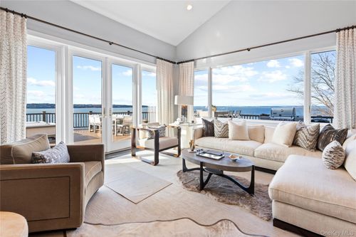 18 Bluff Rd, Glen Cove, NY, 11542-1778 | Card Image