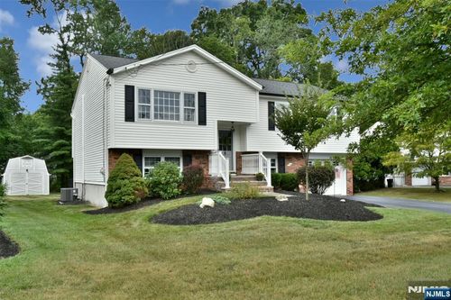5 Richard Ct, Butler, NJ, 07405-1209 | Card Image