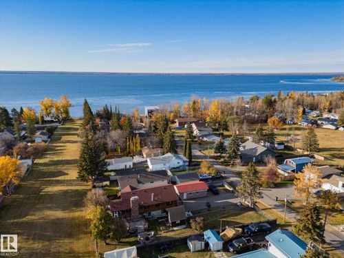 403 4 St, Yellowstone, AB, T0E1A0 | Card Image