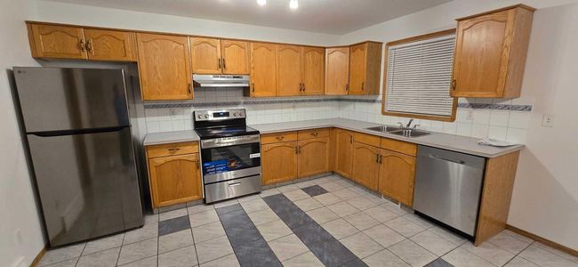 4-H - 104 Upland Trail W, Townhouse with 3 bedrooms, 2 bathrooms and 2 parking in Brooks AB | Image 5