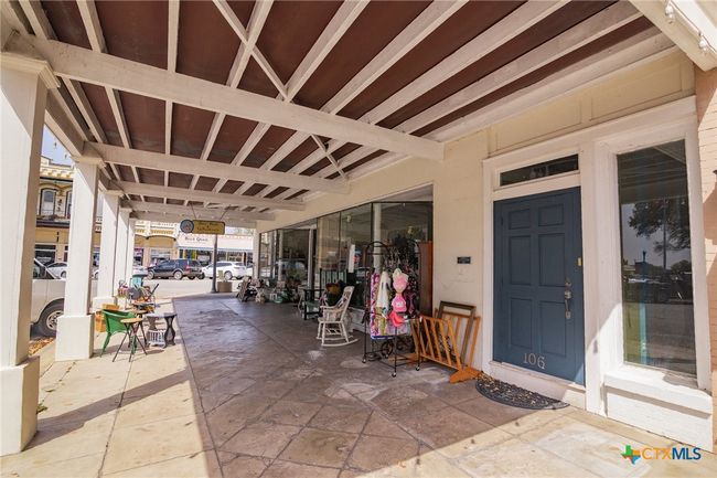 110 - 102 N Courthouse Sq, House other with 6 bedrooms, 4 bathrooms and null parking in Goliad TX | Image 37