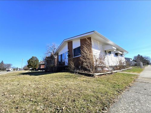 16830 Stephens Dr, Eastpointe, MI, 48021-1705 | Card Image