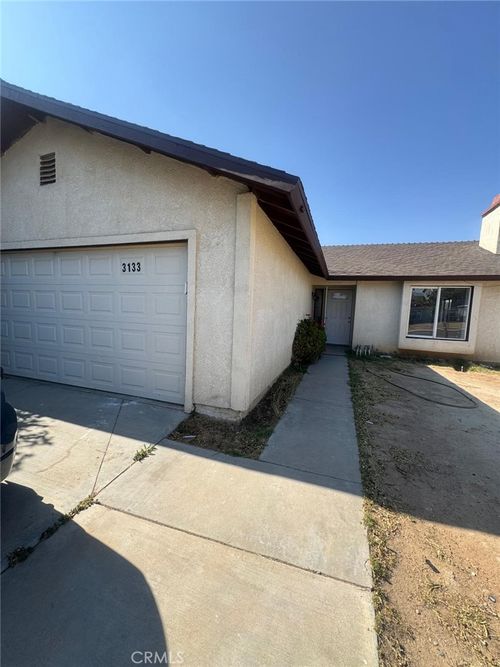 3133 Heather Ave, Palmdale, CA, 93550-2402 | Card Image