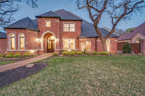 805 Huntington Ct, Southlake, TX, 76092-8486 | Card Image