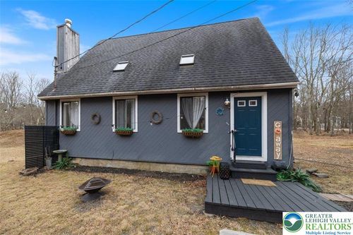 397 Towamensing Trl, Albrightsville, PA, 18210-3402 | Card Image
