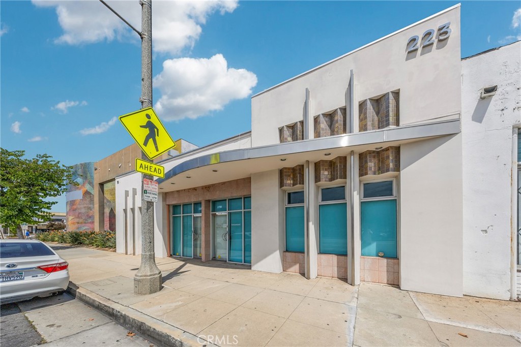 Commercial Sale in Alhambra 2