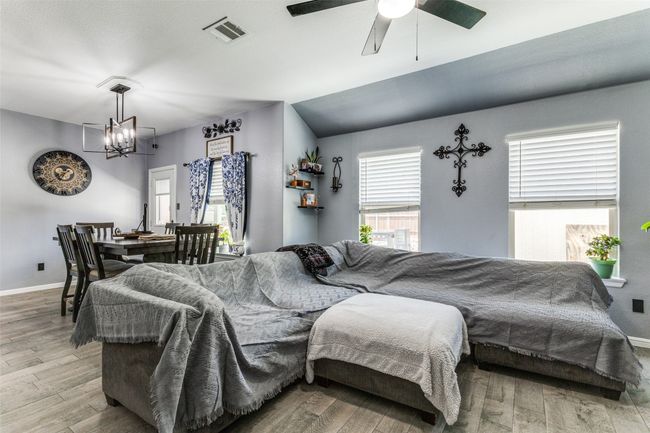 8305 Artesian Springs Dr, House other with 4 bedrooms, 2 bathrooms and null parking in Fort Worth TX | Image 4