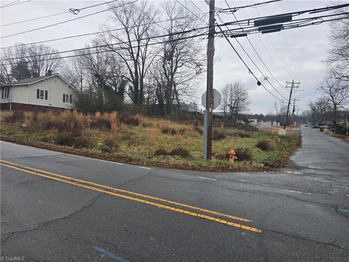 803 Mccreary St, Winston Salem, NC, 27105-3803 | Card Image