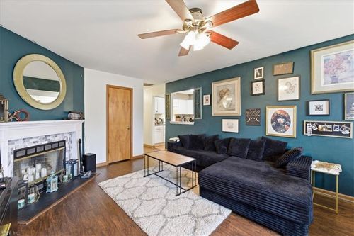 387 Pear Ridge Cir, Newport News, VA, 23602-5260 | Card Image