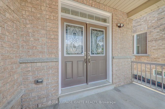 102 Garrardview St, House other with 4 bedrooms, 4 bathrooms and 2 parking in Ajax ON | Image 4