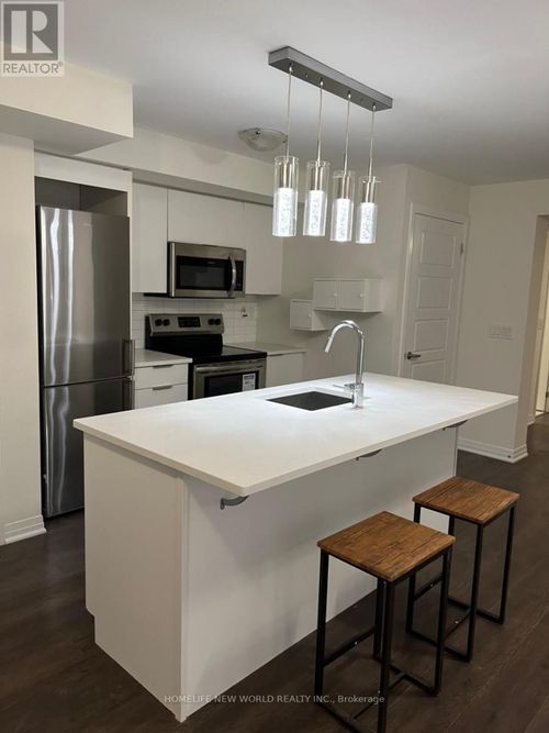 5-163 William Duncan Rd, North York, ON, M3K0B9 | Card Image
