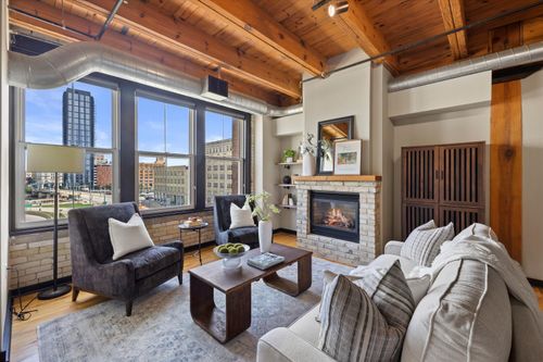 413 N 2nd St, Milwaukee, WI, 53203-3100 | Card Image