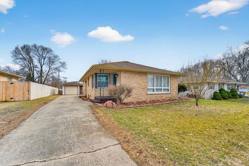 807 79th Street, Kenosha, WI, 53143 | Card Image