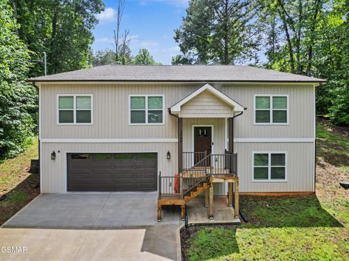 2068 Highpoint Ln, Sevierville, TN, 37876-0166 | Card Image