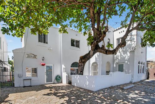 1680 Nw 22nd Ct, Miami, FL, 33125-2224 | Card Image