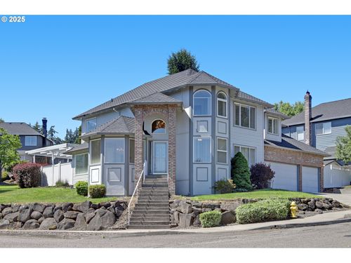 11239 Se Highland Loop, Clackamas, OR, 97015-8239 | Card Image