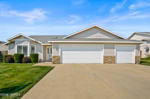 116 S Glacier St, Moxee, WA, 98936-9389 | Card Image