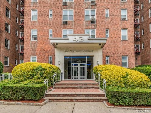 8a-43 Bronx River Rd, Yonkers, NY, 10704-4422 | Card Image