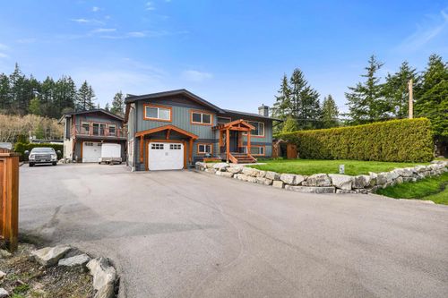 38101 Chestnut Ave, Squamish, BC, V8B0X6 | Card Image