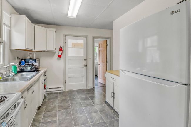 Downstairs unit Kitchen1_1.JPG | Image 22