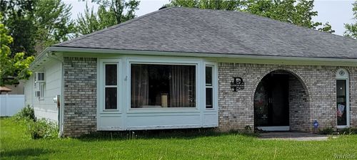 808 Willow St, Lockport, NY, 14094-5126 | Card Image