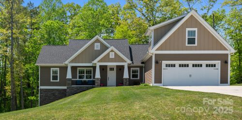 7 Grizzly Dr, Leicester, NC, 28748-8814 | Card Image