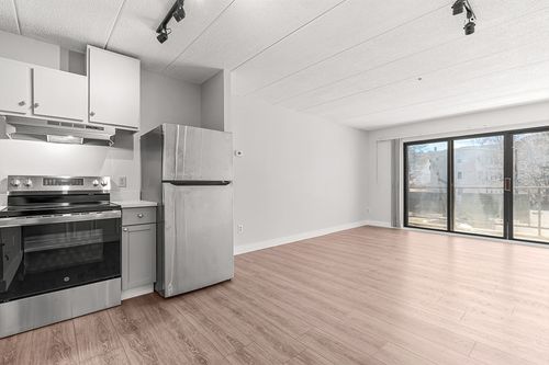 28-881 Broadway, Everett, MA, 02149-3154 | Card Image