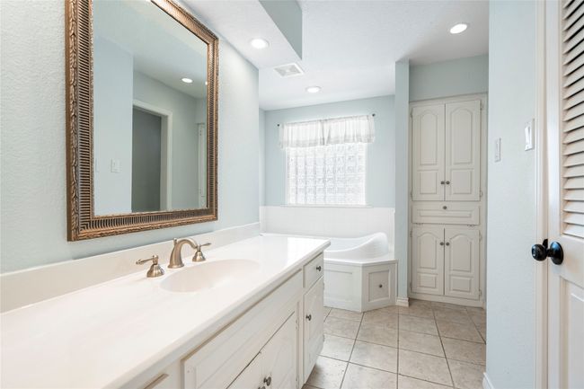 6910 Flintcove Dr, House other with 4 bedrooms, 3 bathrooms and null parking in Dallas TX | Image 20