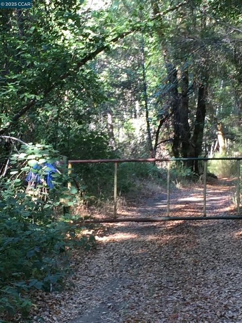 9002 Mill Creek Rd, Healdsburg, CA, 95448-8161 | Card Image