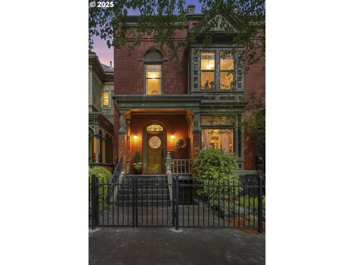 1719 Nw Irving St, Portland, OR, 97209-2228 | Card Image