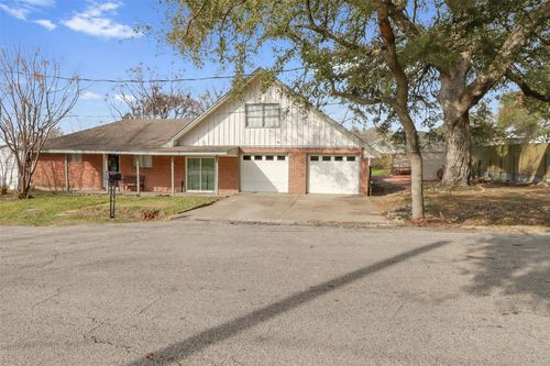 110 S 9th St, Highlands, TX, 77562-3505 | Card Image
