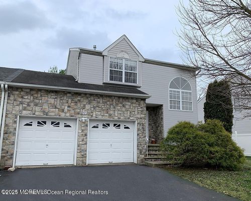 27 Barn Swallow Blvd, Marlboro, NJ, 07746-2523 | Card Image