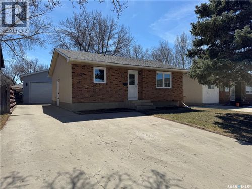 1915 7th Ave E, Regina, SK, S4N4M7 | Card Image