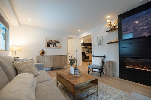 100-2021 Karen Cres, Whistler, BC, V8E0H1 | Card Image