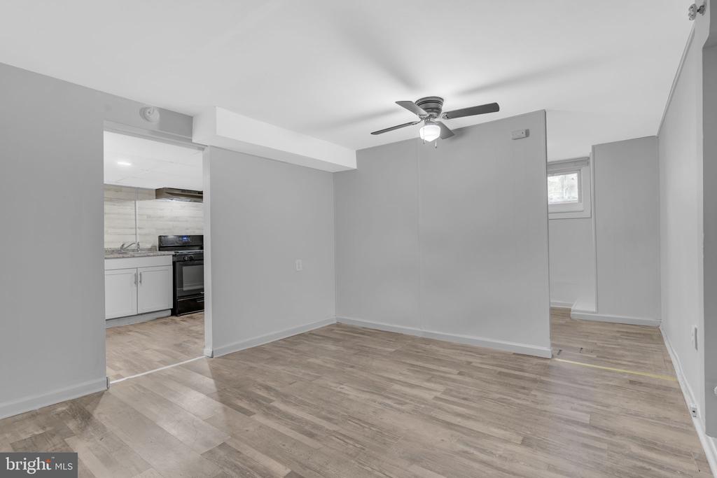 Residential Lease in LEXINGTON PARK 5