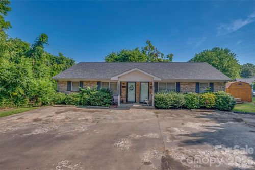 143 Big Springs Ave, Forest City, NC, 28043-3104 | Card Image