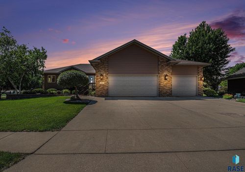 721 Britz Dr, Luverne, MN, 56156-1062 | Card Image