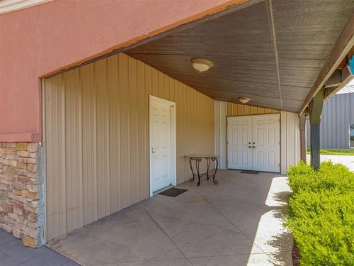 627 E Carrier Rd, North Enid, OK, 73701-6835 | Card Image