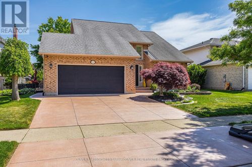 245 Ensign Cres, London, ON, N6J4V2 | Card Image